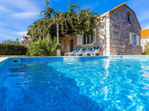 Green Garden House - Four Bedroom House with Private Pool